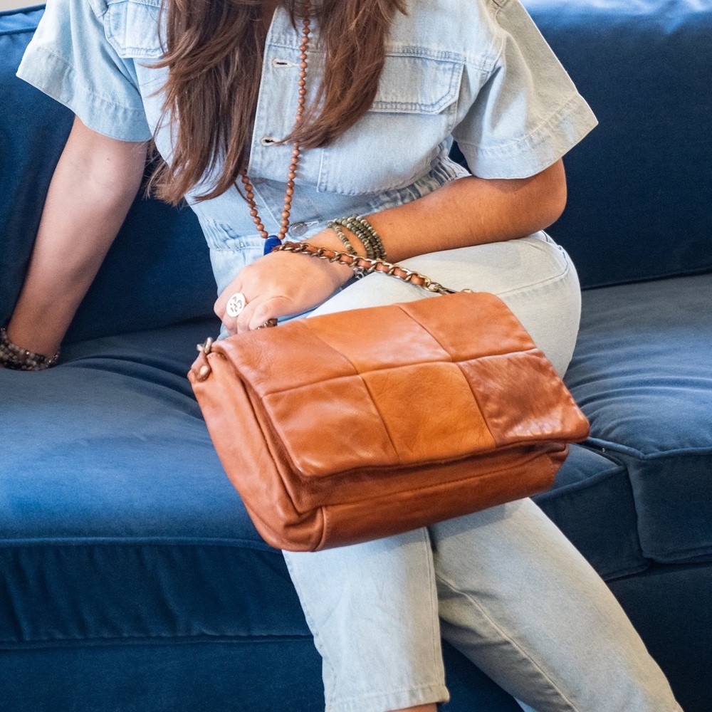 Bolsa Nova Tina Quilted Leather Crossbody 100% Leather